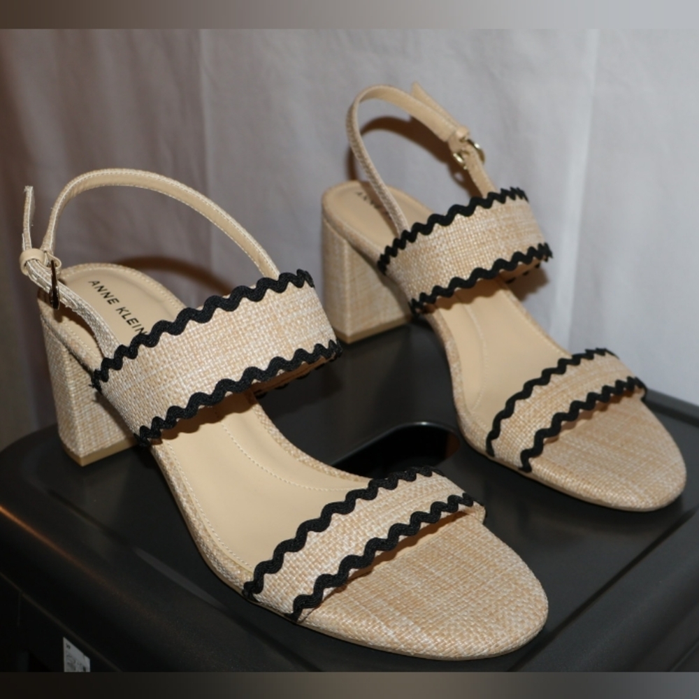 Anne Klein Raine Raffia Slingback Beige & Black Heeled Sandals. Size 10M. NWOT.